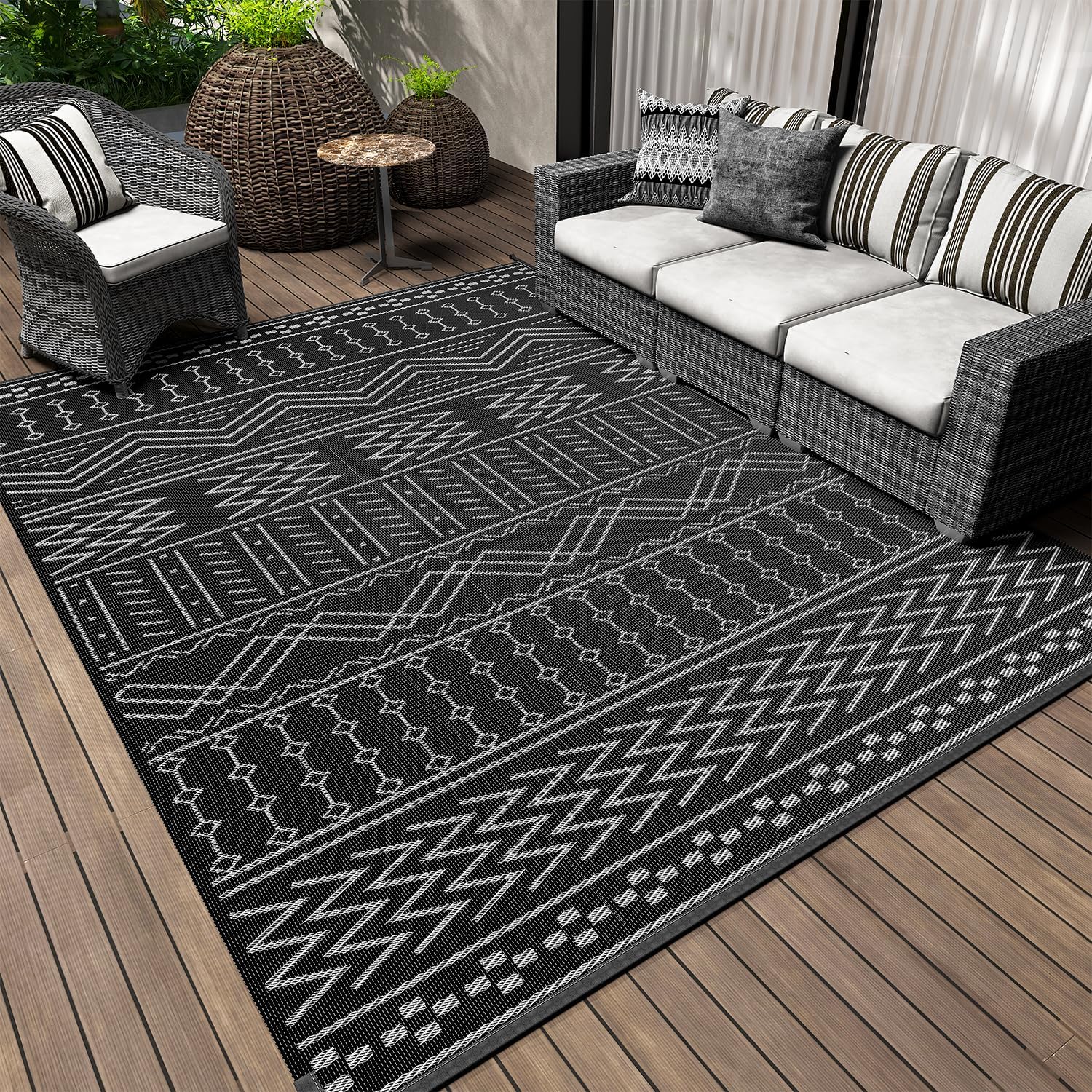 Outdoor Rug Carpet Waterproof 5×8 ft Patio Rug Mat Indoor Outdoor Area Rug for RV Camping Picnic Reversible Lightweight Plastic Straw Outside Rug for Patio Decor Decoration Boho Rug Black White